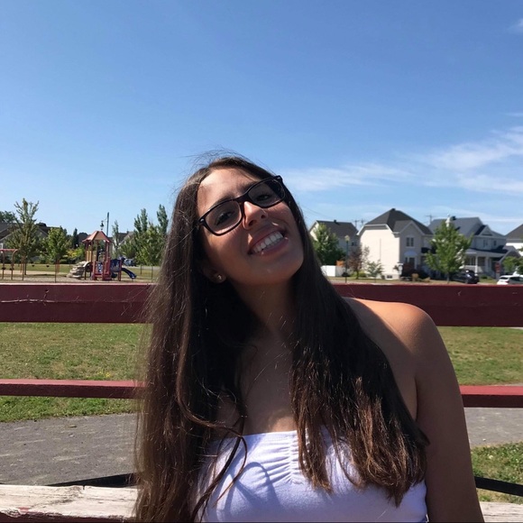 Meet your Posher, Gabriella - Picture 1 of 1